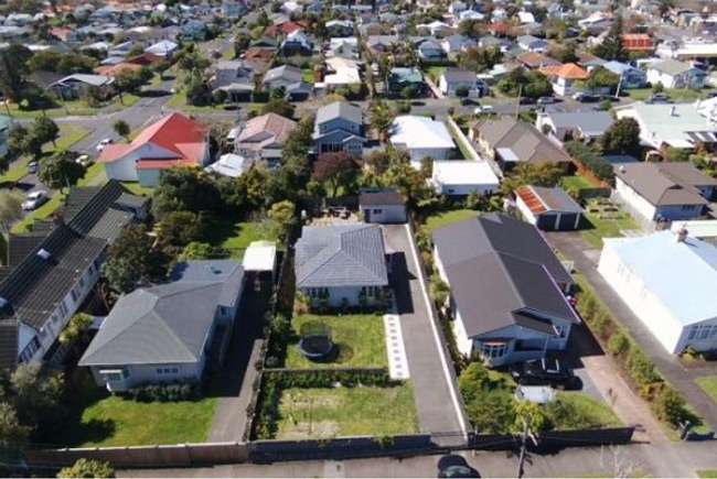 Pt Chev shock: A $6.27M sale and the vendors get to keep their houses